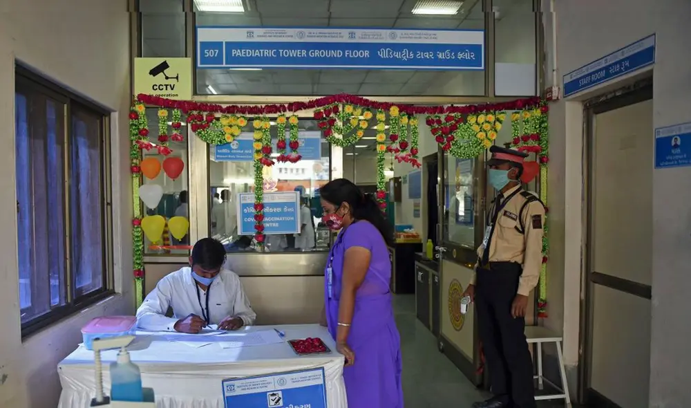 El sábado 16 de enero, la India comenzó con la campaña de vacunación contra el coronavirus a sus miles de ciudadanos. Foto: AFP