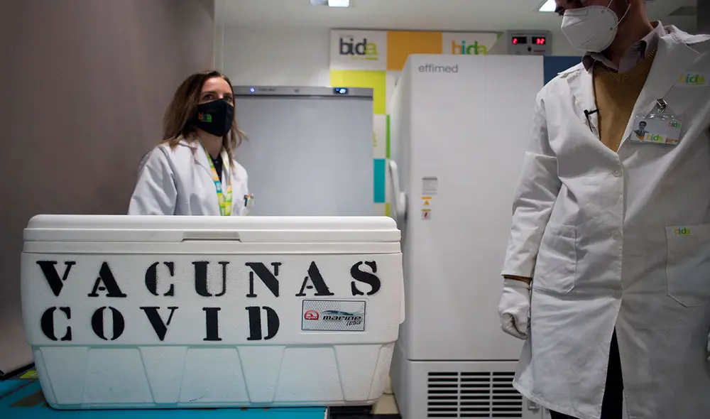 En España utilizan la vacuna de Pfizer-BioNTech contra el coronavirus. Foto: AFP En España utilizan la vacuna de Pfizer-BioNTech contra el coronavirus. Foto: AFP