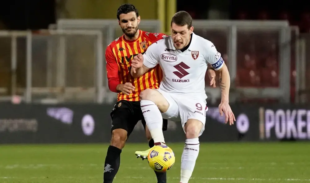 Viola abrió el marcador desde el punto penal. Foto: EFE Viola abrió el marcador desde el punto penal. Foto: EFE