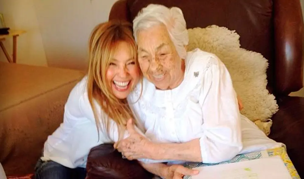 Thalía expresó su preocupación por la salud de su abuela Eva Mange. Foto: Thalía Instagram