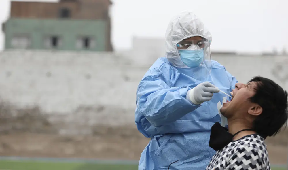 Más de 6 millones de pruebas se han procesado para detectar casos COVID-19. Foto: Jorge Cerdán / La República