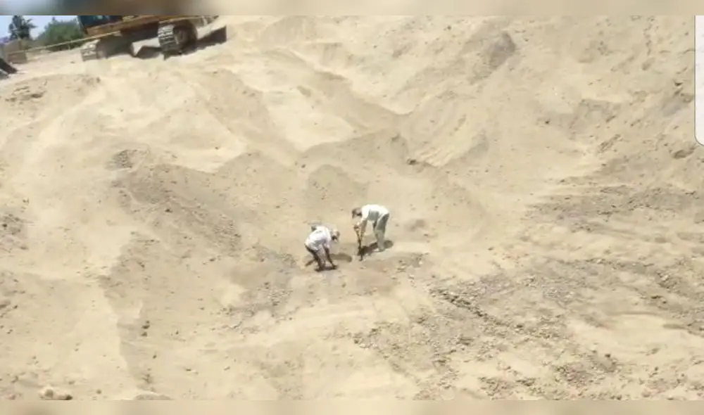 Trabajadores iniciaron las labores manuales en busca de dar con el paradero de Judith Machaca. Foto: La República Trabajadores iniciaron las labores manuales en busca de dar con el paradero de Judith Machaca. Foto: La República
