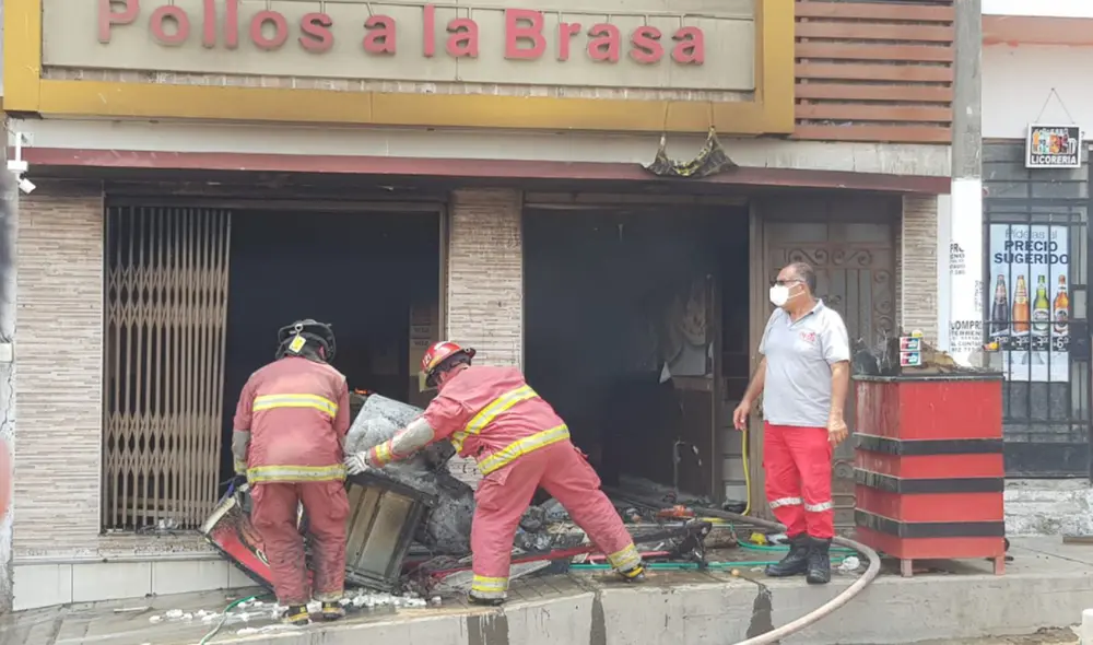 Hasta el lugar llegaron dos unidades de bomberos y recibieron el apoyo de vecinos ante la falta de agua. Foto: César Zorrilla / URPI - GLR