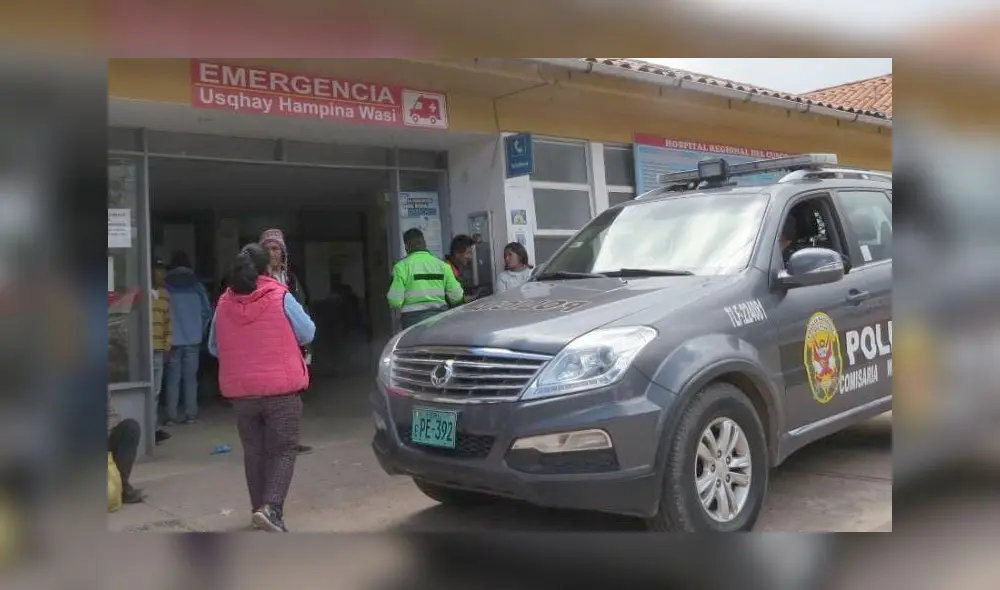 Policías auxiliaron a los dos varones heridos, pero uno de ellos pereció. Foto: PNP