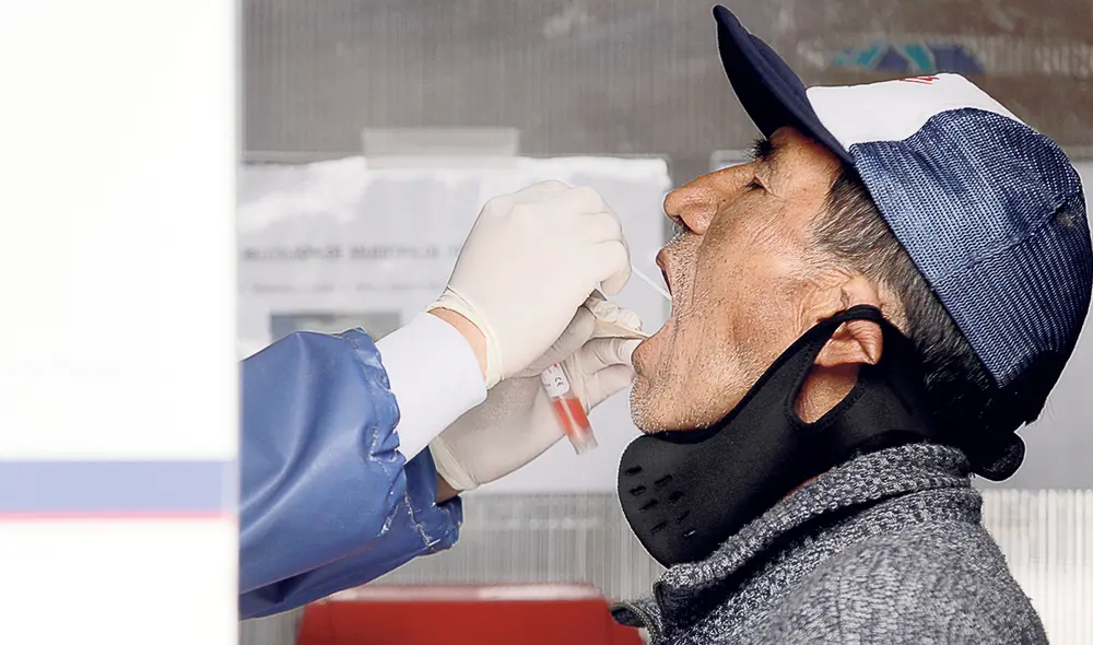 Importante. El país necesita más pruebas moleculares. Foto: Jorge Cerdán/La República Importante. El país necesita más pruebas moleculares. Foto: Jorge Cerdán/La República