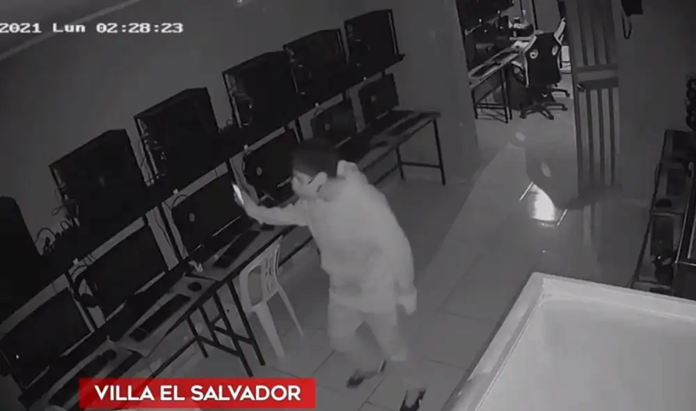 La denuncia del robo fue interpuesta en la comisaría de Villa El Salvador. Foto: captura de América TV La denuncia del robo fue interpuesta en la comisaría de Villa El Salvador. Foto: captura de América TV
