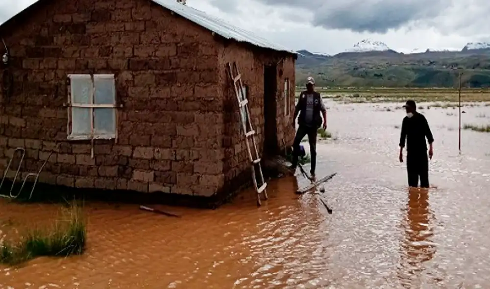 Evacuaron a familias perjudicadas hacia albergues temporales. Foto: Difusión Evacuaron a familias perjudicadas hacia albergues temporales. Foto: Difusión