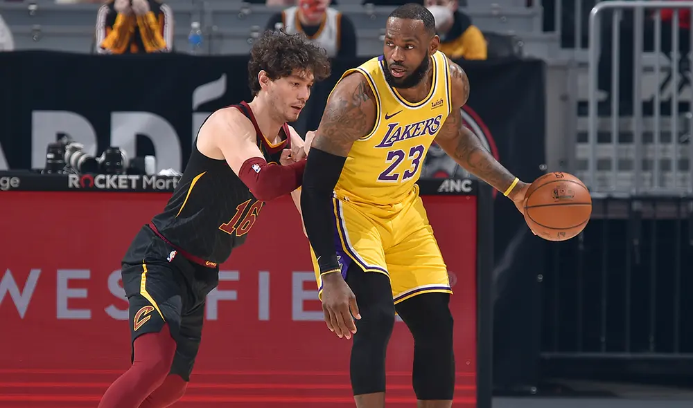Lakers y Cavaliers se enfrentaron en un nuevo partido de la temporada regular de la NBA. Foto: AFP
