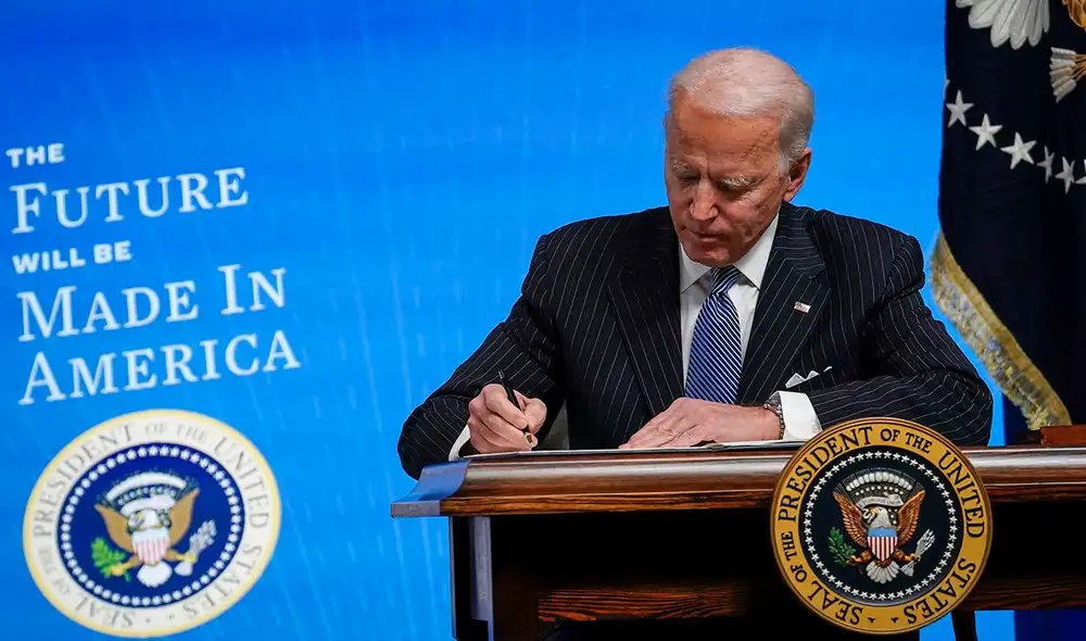 En la medida, establecida por el Gobierno de Joe Biden, quedan eximidos los ciudadanos estadounidenses. Foto: AFP