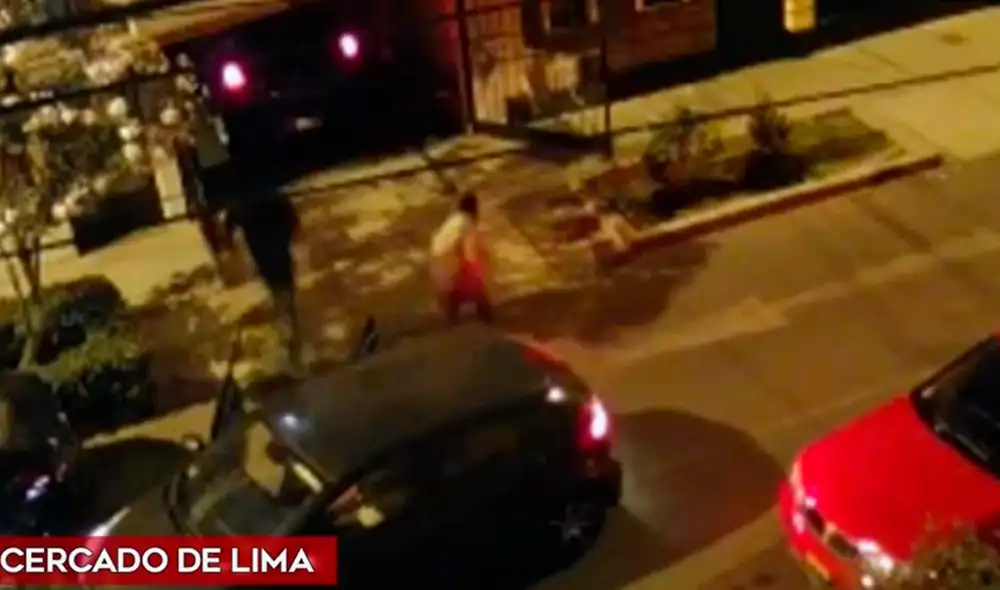 El hecho ocurrió a las 7.51 p. m. cuando la víctima entraba a su cochera. Foto: captura de América TV
