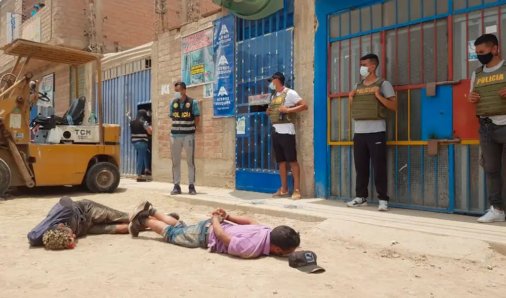 Policía logró esta captura minutos previos al asalto con arma de fuego. Foto: Joel Robles / URPI-GLR Policía logró esta captura minutos previos al asalto con arma de fuego. Foto: Joel Robles / URPI-GLR