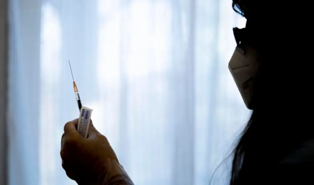 La OMS por ahora solo ha emitido esta aprobación para la vacuna de Pfizer. Foto: EFE