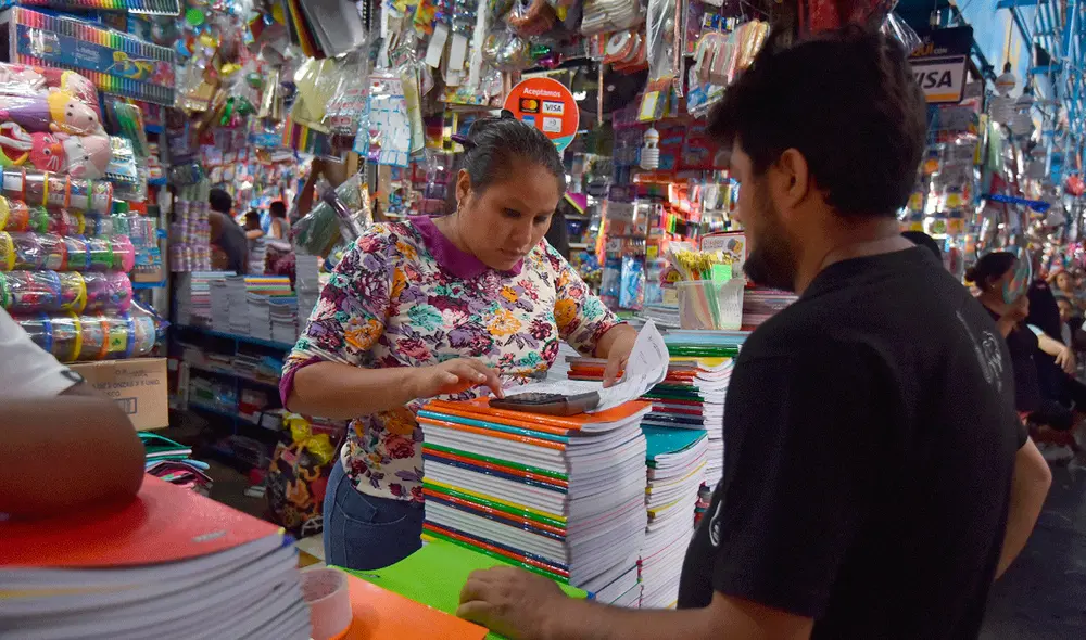 Los lugares a los que acudirían a realizar sus compras serían tiendas de útiles, librerías y supermercados. Foto: El Popular