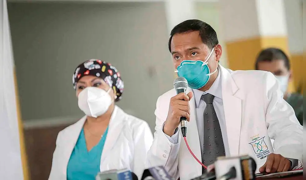 Los médicos del Honorio Delgado dieron ayer una conferencia de prensa para pedir que la población se cuide. De esa forma no llegará a los hospitales. Foto: Rodrigo Talavera