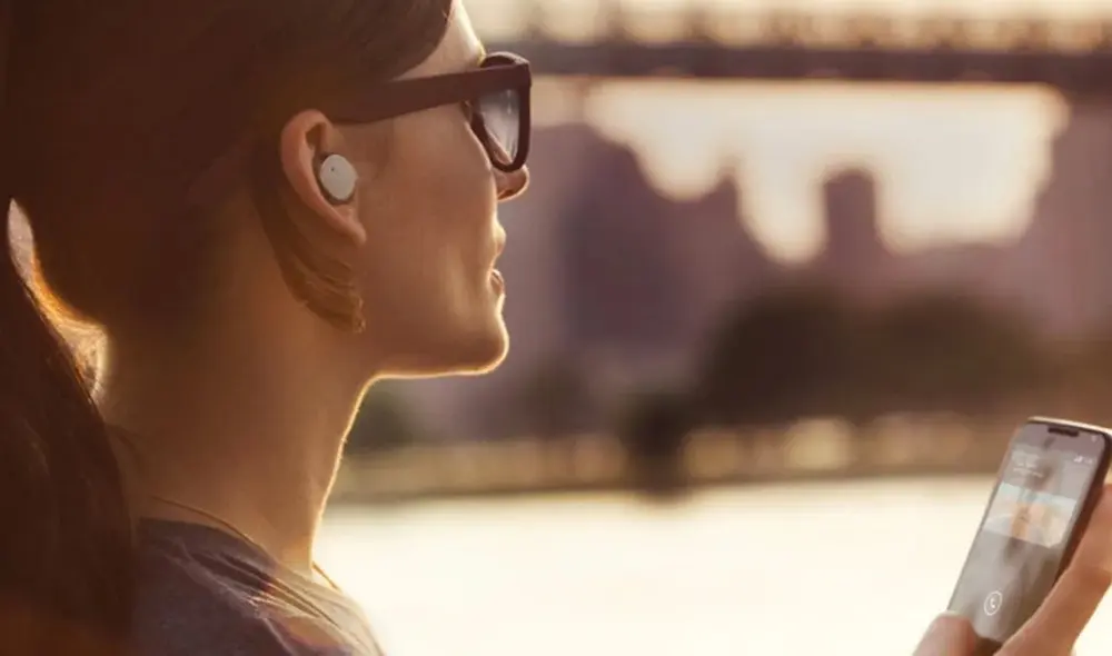 El conector de los audífonos de cable suele funcionar como antena para la Radio FM. Foto: Andro4all El conector de los audífonos de cable suele funcionar como antena para la Radio FM. Foto: Andro4all