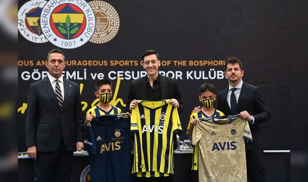 Mesut Özil firmó por Fenerbahce por tres años y medio. Foto: AFP