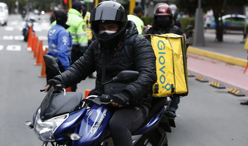 En las regiones con nivel Extremo, las tiendas de abastecimiento de productos de primera necesidad y entidades financieras podrán brindar atención al público presencial hasta las 6:00 p.m. Foto: Marco Cotrina / La República En las regiones con nivel Extremo, las tiendas de abastecimiento de productos de primera necesidad y entidades financieras podrán brindar atención al público presencial hasta las 6:00 p.m. Foto: Marco Cotrina / La República