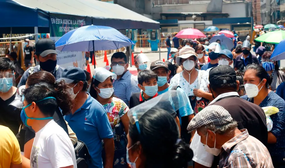 Estas aglomeraciones podrían provocar un gran foco de contagios de la COVID-19. Foto: Félix Contreras / La República