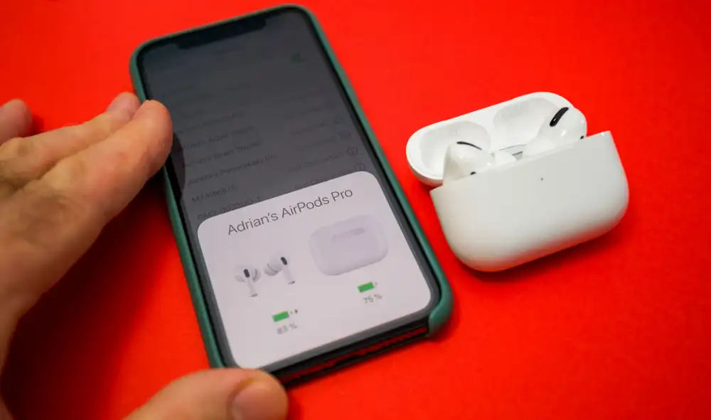 Aunque la sincronización entre los AirPods y los iPhone está entre las mejores del mercado, no queda exenta de fallas. Foto: ESR