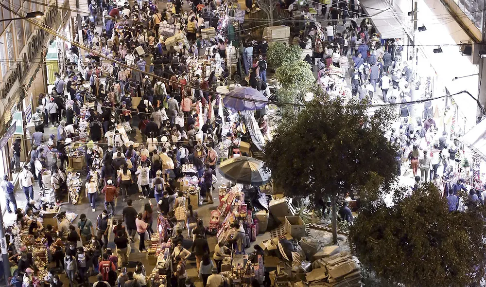 Aglomeraciones. Motivo de muchos contagios. El rastreo de contactos debió hacerse antes. Foto: John Reyes/La República Aglomeraciones. Motivo de muchos contagios. El rastreo de contactos debió hacerse antes. Foto: John Reyes/La República