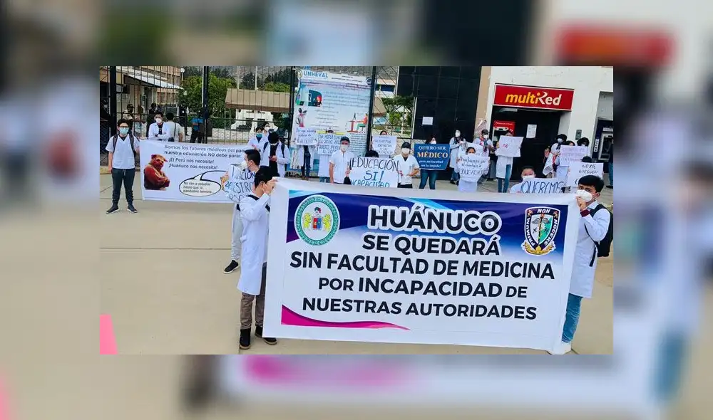 Estudiantes de la UNHV protestan por pérdida de clases. Foto: La República Estudiantes de la UNHV protestan por pérdida de clases. Foto: La República