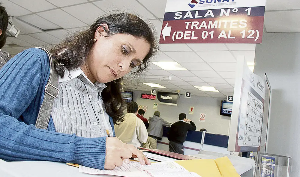 Tributos. Debido a la fuerte pérdida del empleo, se prevé que solo a unos 2 millones de trabajadores se les haría retenciones. Foto: difusión Tributos. Debido a la fuerte pérdida del empleo, se prevé que solo a unos 2 millones de trabajadores se les haría retenciones. Foto: difusión