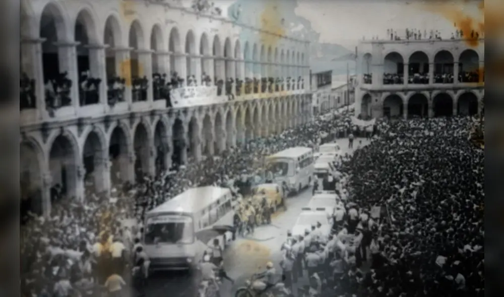 Recibimiento al equipo en la Plaza de Armas de Arequipa (Foto: Galería Club Melgar)