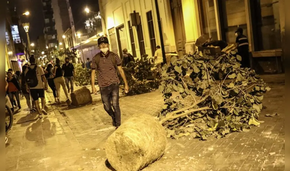 Ciudadanos intentan llegar al Congreso de la República. Foto: Aldair Mejía, La República Ciudadanos intentan llegar al Congreso de la República. Foto: Aldair Mejía, La República