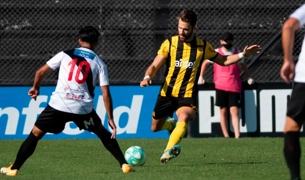 Danubio y Peñarol chocan desde las 5.00 p. m. (hora uruguaya). Foto: OficialCAP/Twitter Danubio y Peñarol chocan desde las 5.00 p. m. (hora uruguaya). Foto: OficialCAP/Twitter