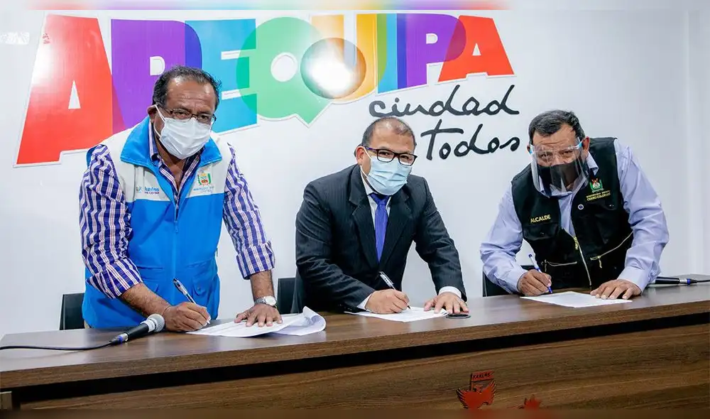 Autoridades se dieron cita para firmar convenio y así iniciar trabajos. Foto: MPA