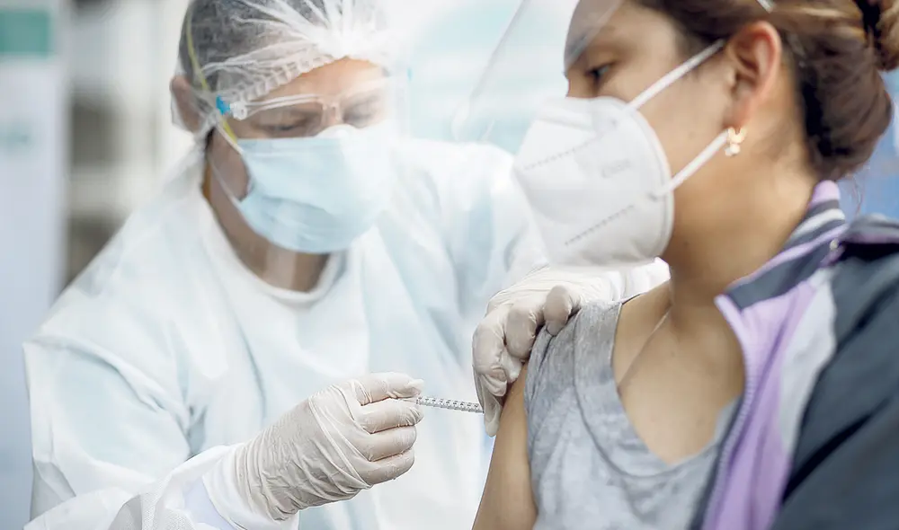 Aún debemos cuidarnos. La vacunación masiva tardará en concretarse. No baje la guardia. Foto: Antonio Melgarejo/La República