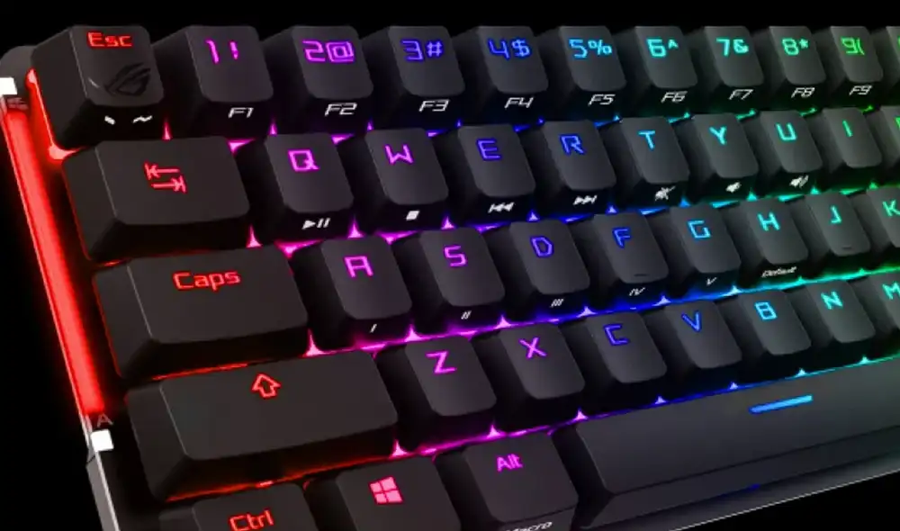 Es recomendable asear tu teclado mecánico regularmente. Foto: Geeknetic