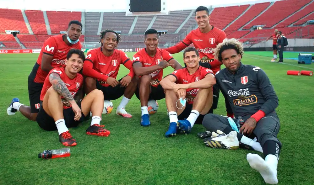 Gianluca Lapadula junto a los demás integrantes de la selección peruana previo al duelo ante Chile en noviembre. Foto: Selección peruana/Twitter