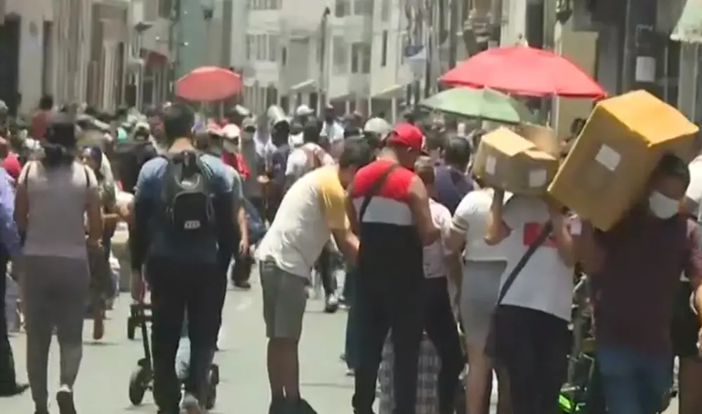 Muchos de los asistentes a Mesa Redonda no respetaban la distancia social. Foto: captura de Latina Noticias