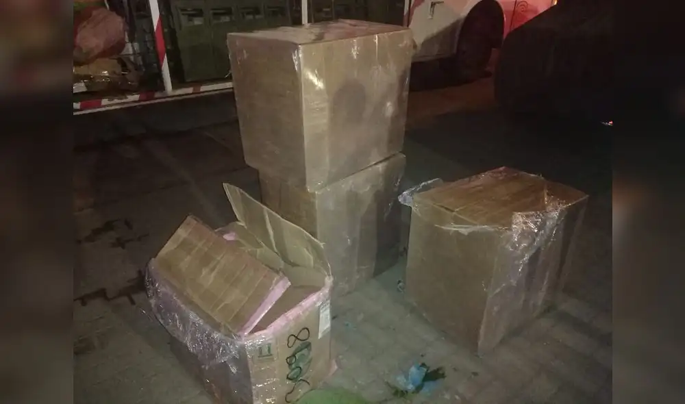 Estas cuatro cajas con marihuana estaban como encomienda para recoger en Trujillo. Foto: PNP