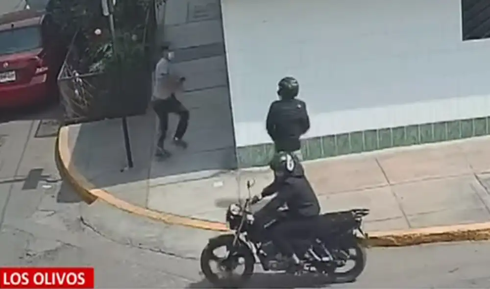 El agraviado contó que quiso huir, pero al ver el rostro del hampón, se asustó y entregó su teléfono. Foto: captura de 24 Horas El agraviado contó que quiso huir, pero al ver el rostro del hampón, se asustó y entregó su teléfono. Foto: captura de 24 Horas