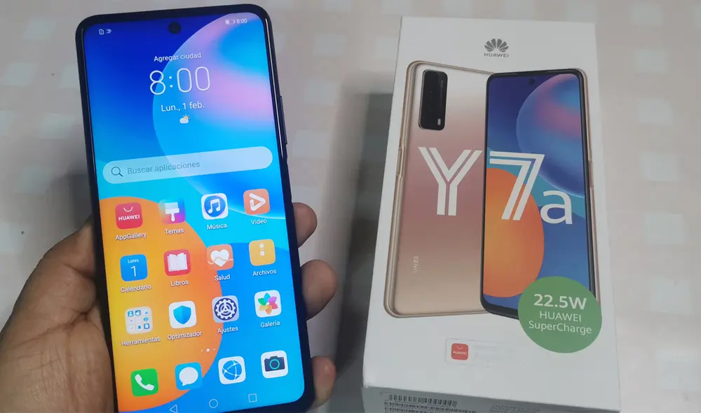 El Huawei Y7a puede encontrarse en 3 colores (oro rosado, azul profundo y negro mate). Foto: Juan José López El Huawei Y7a puede encontrarse en 3 colores (oro rosado, azul profundo y negro mate). Foto: Juan José López
