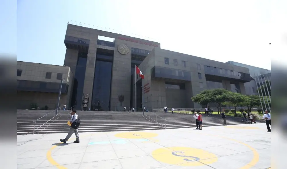 Ministerio de Cultura. Sus autoridades deben responder las denuncia de Rember Yahuarcani, miembro de la Comisión Consultiva del Proyecto Especial Bicentenario (PEB).
MINISTERIO DE CULTURA
MUSEO DE LA NACION
FACHADA Ministerio de Cultura. Sus autoridades deben responder las denuncia de Rember Yahuarcani, miembro de la Comisión Consultiva del Proyecto Especial Bicentenario (PEB).
MINISTERIO DE CULTURA
MUSEO DE LA NACION
FACHADA