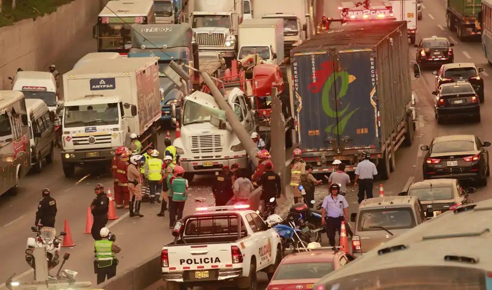 Según estudio, Lima es la ciudad con el mayor número de autos y es también la que registra las cifras más altas de siniestros de tránsito. Foto: La República Según estudio, Lima es la ciudad con el mayor número de autos y es también la que registra las cifras más altas de siniestros de tránsito. Foto: La República