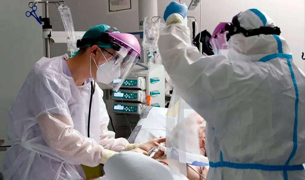 La ceremonia fue rápida y en medio de estrictos protocolos de seguridad por la COVID-19. Foto: referencial-EFE La ceremonia fue rápida y en medio de estrictos protocolos de seguridad por la COVID-19. Foto: referencial-EFE
