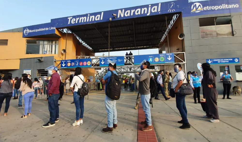 Poco más de 40.000 usuarios se movilizaron en el Metropolitano en el primer día de cuarentena. Foto: Jessica Merino / URPI - GLR