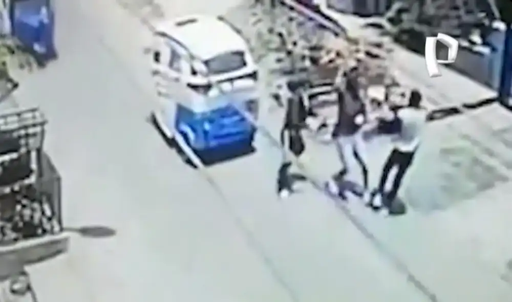 Ladrones huyeron luego de que vecinos salieran por sus ventanas. Foto: captura de 24 Horas