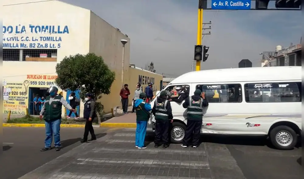 En operativo participaron inspectores y policías de tránsito. Foto: Municipalidad de Cayma En operativo participaron inspectores y policías de tránsito. Foto: Municipalidad de Cayma