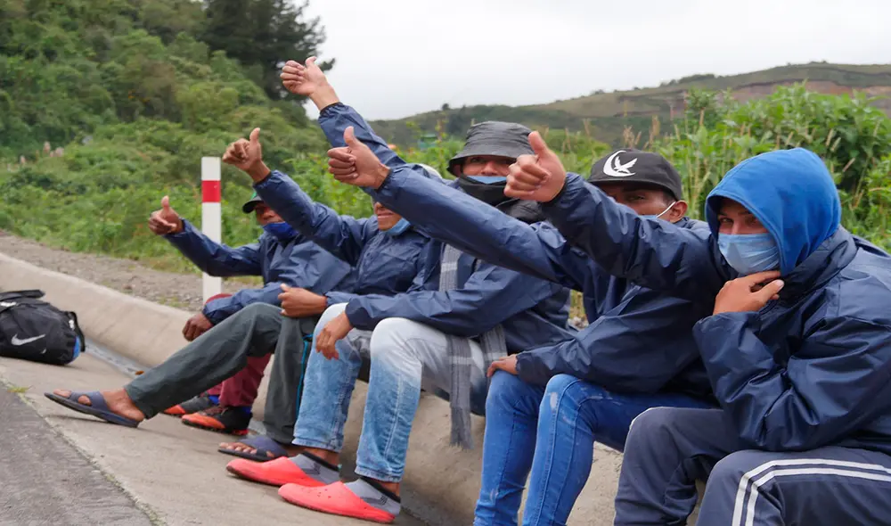 Grupos de migrantes venezolanos recorren miles de kilómetros huyendo de la severa crisis de su país. Ecuador y Perú ya optaron por enviar tropas a su frontera en común. Foto: EFE