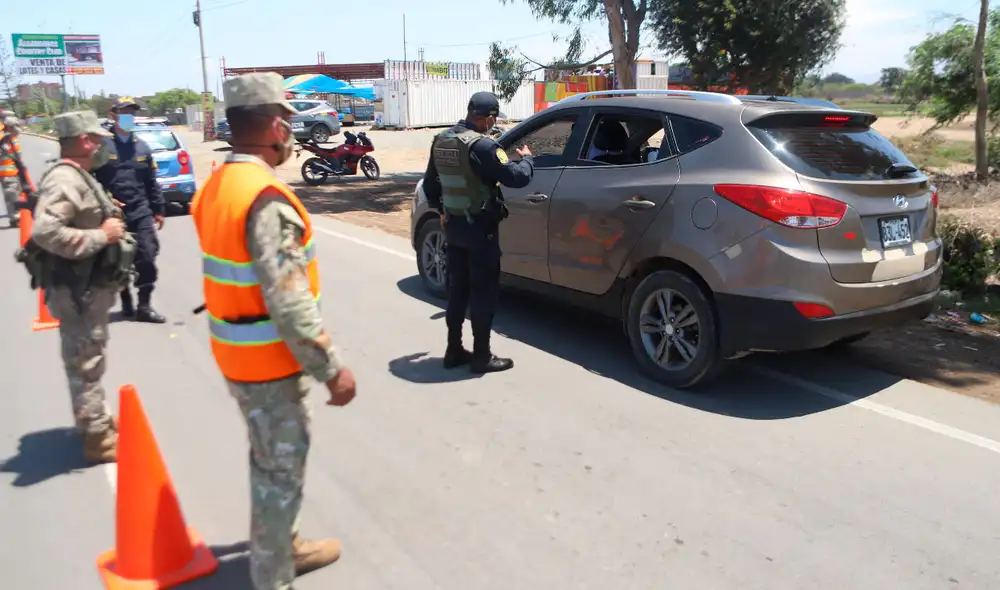 Las medidas del Gobierno incluyen restricciones al tránsito de autos particulares, según la región. Foto: Grupo La República Las medidas del Gobierno incluyen restricciones al tránsito de autos particulares, según la región. Foto: Grupo La República