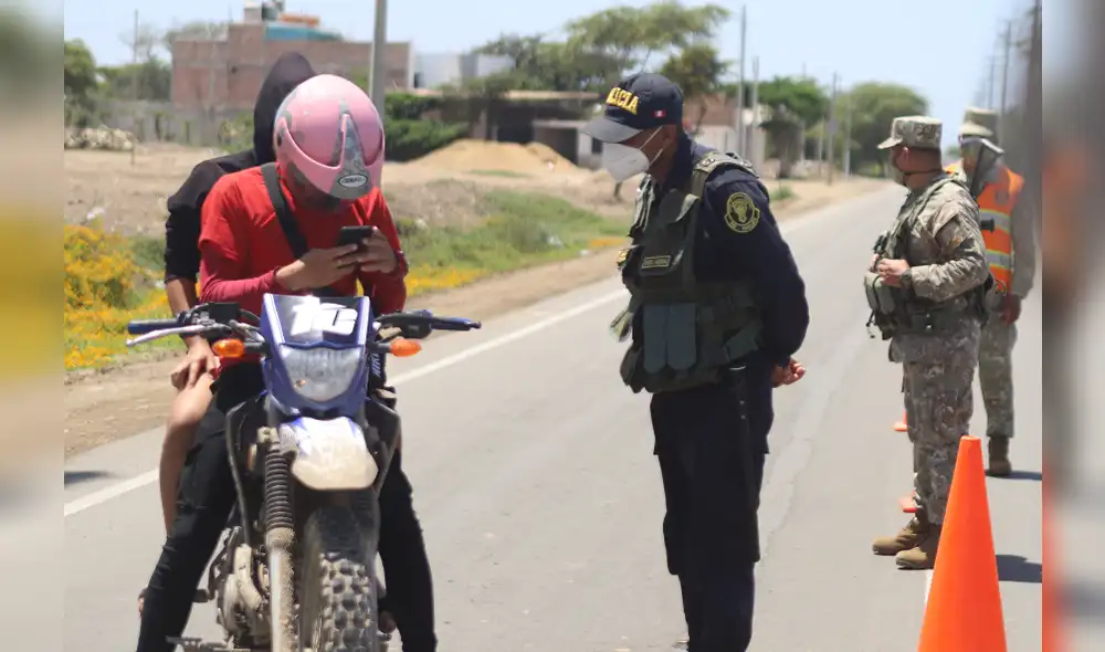 En las regiones de nivel extremo con cuarentena, solo se permite la salida de una hora. Foto: La República/Clinton Medina Carhuajulca En las regiones de nivel extremo con cuarentena, solo se permite la salida de una hora. Foto: La República/Clinton Medina Carhuajulca