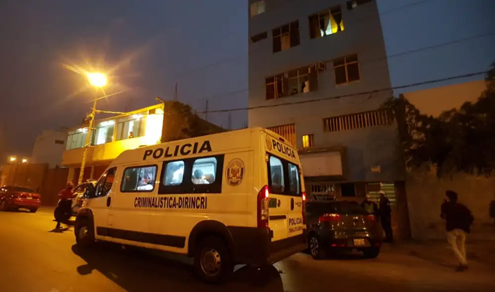 Policía de Criminalística llegó hasta el lugar donde se cometió homicidio. Foto: Grace Mora / URPI - GLR