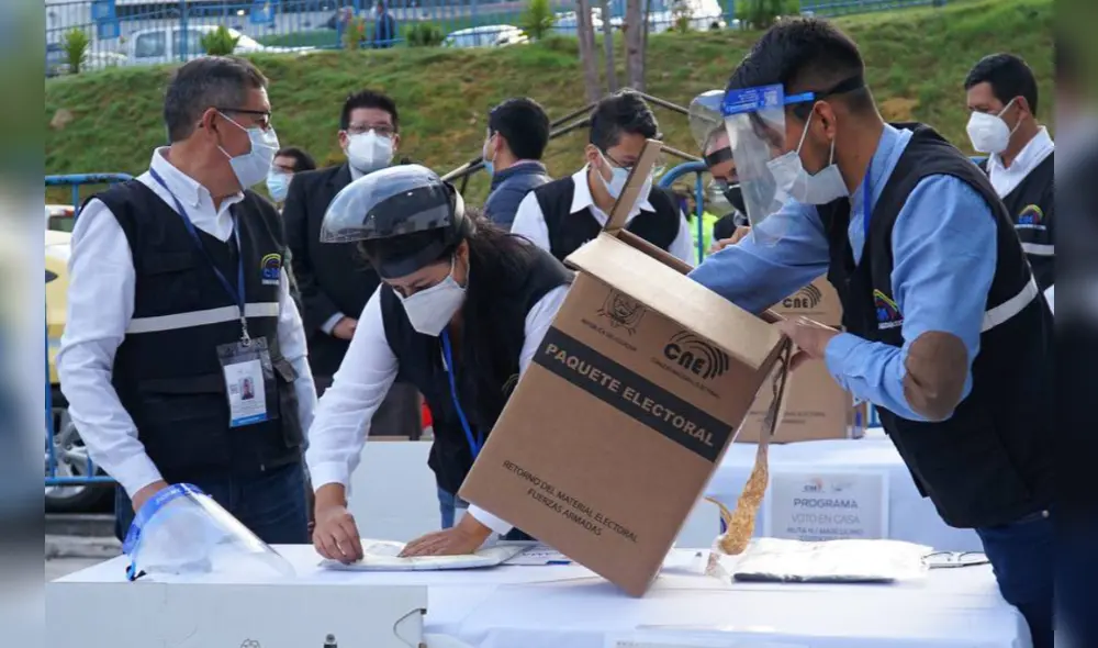 Las personas mayores de 50 años con discapacidad física podrán votar desde sus hogares, mencionó José Cabrera Zurita, consejero de CNE. Foto: captura/Twitter @jr_cabreraz Las personas mayores de 50 años con discapacidad física podrán votar desde sus hogares, mencionó José Cabrera Zurita, consejero de CNE. Foto: captura/Twitter @jr_cabreraz