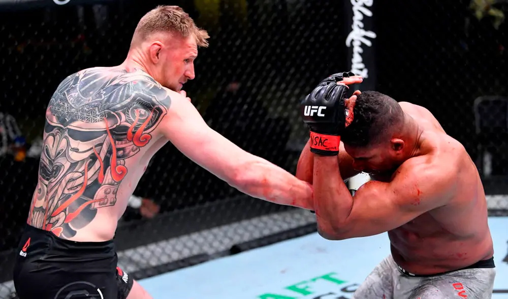 Alexander Volkov tumbó a Alistair Overeem en la pelea estelar de UFC Fight Night. Foto: UFC Alexander Volkov tumbó a Alistair Overeem en la pelea estelar de UFC Fight Night. Foto: UFC