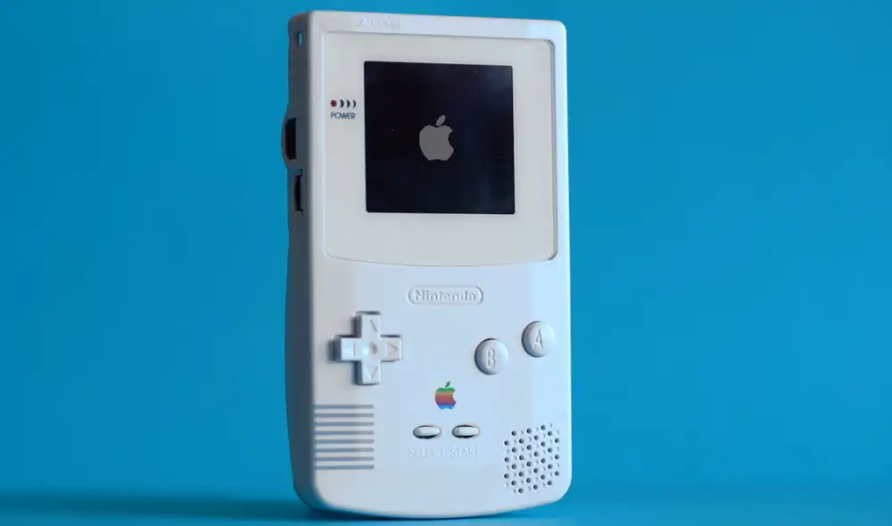 El Game Boy Color viene de serie con un emisor de infrarrojos, por lo que es compatible con las cajas de transmisión de Apple. Foto: YouTube / Otto Climan El Game Boy Color viene de serie con un emisor de infrarrojos, por lo que es compatible con las cajas de transmisión de Apple. Foto: YouTube / Otto Climan